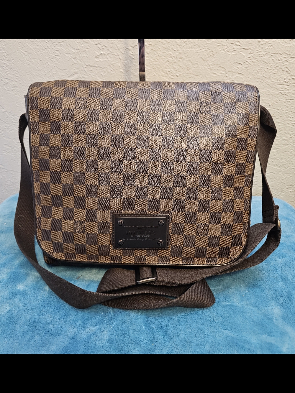 #442- Lv damier messenger bag unisex